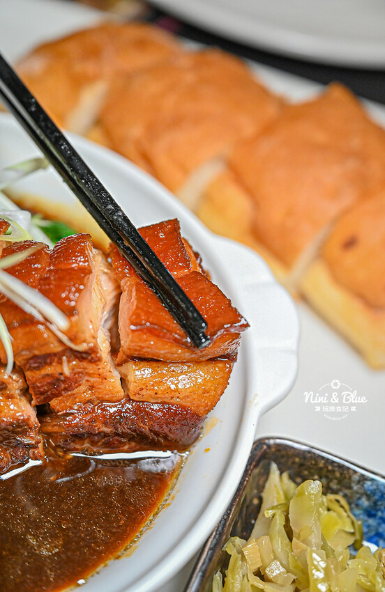 台中秘境台菜餐廳，附停車場、包廂、圓桌、投影機，近水湳中央公園