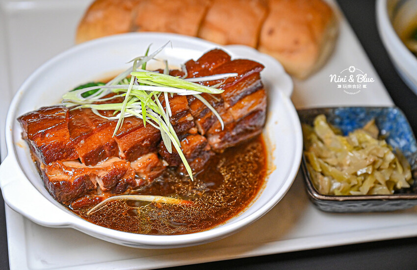 台中秘境台菜餐廳，附停車場、包廂、圓桌、投影機，近水湳中央公園