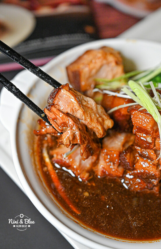 台中秘境台菜餐廳，附停車場、包廂、圓桌、投影機，近水湳中央公園