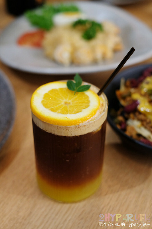 近台中火車站露營車好吸睛！不只是露營風咖啡廳、也是可以微醺小酌的氣氛餐9館～