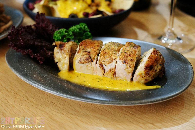 近台中火車站露營車好吸睛！不只是露營風咖啡廳、也是可以微醺小酌的氣氛餐9館～