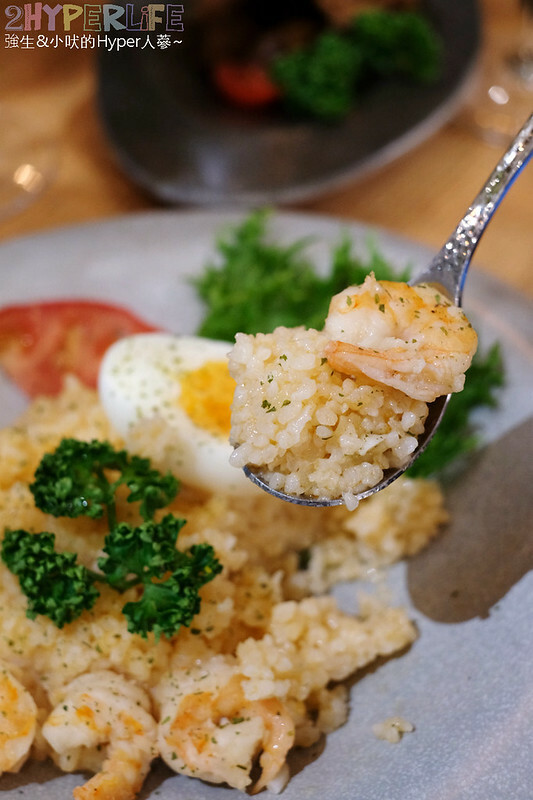 近台中火車站露營車好吸睛！不只是露營風咖啡廳、也是可以微醺小酌的氣氛餐9館～