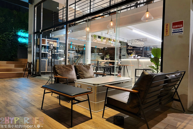 近台中火車站露營車好吸睛！不只是露營風咖啡廳、也是可以微醺小酌的氣氛餐9館～