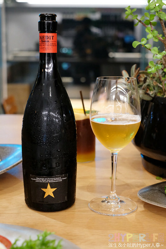 近台中火車站露營車好吸睛！不只是露營風咖啡廳、也是可以微醺小酌的氣氛餐9館～