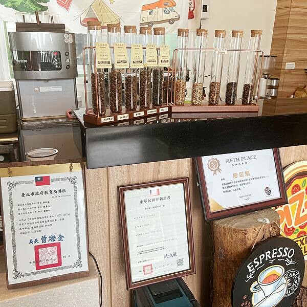 三芝特色咖啡廳【新北美食】軍事迷會尖叫的巴埕咖啡，特色餐點，