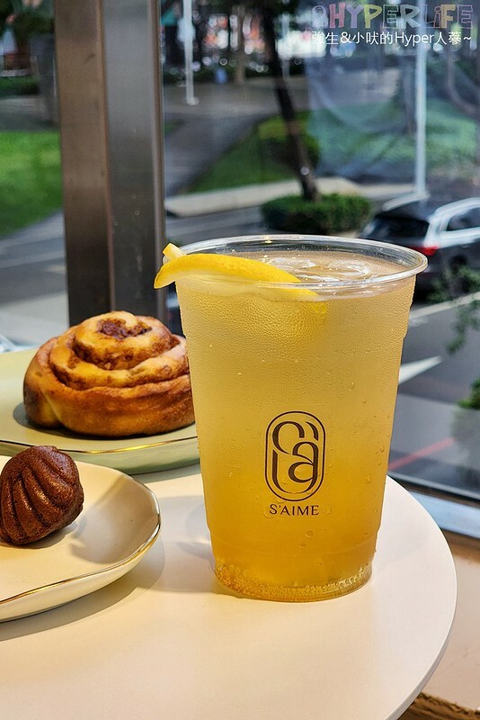 坐擁勤美誠品綠園道最美窗景的複合式選物咖啡店,集結S'AIME東京企劃皮件和咖啡餐飲,草悟道旁質感午茶甜點好選擇!