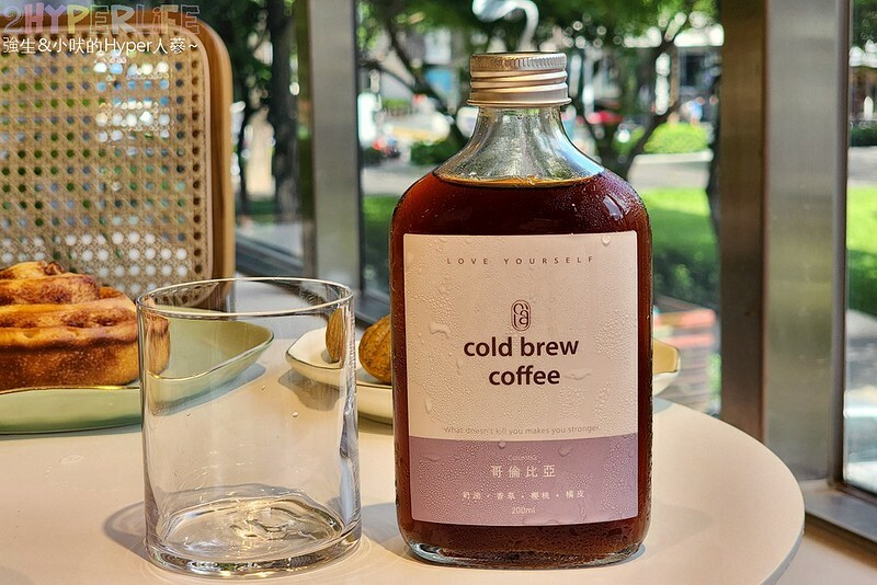 坐擁勤美誠品綠園道最美窗景的複合式選物咖啡店,集結S'AIME東京企劃皮件和咖啡餐飲,草悟道旁質感午茶甜點好選擇!