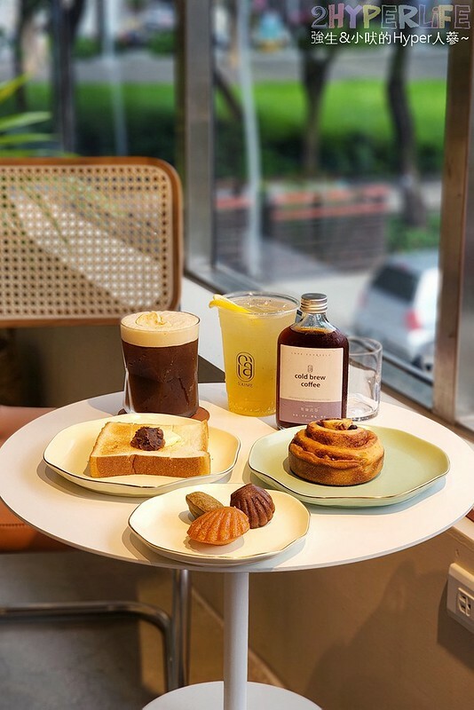 坐擁勤美誠品綠園道最美窗景的複合式選物咖啡店,集結S'AIME東京企劃皮件和咖啡餐飲,草悟道旁質感午茶甜點好選擇!