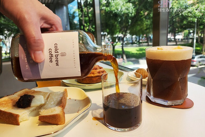 坐擁勤美誠品綠園道最美窗景的複合式選物咖啡店,集結S'AIME東京企劃皮件和咖啡餐飲,草悟道旁質感午茶甜點好選擇!