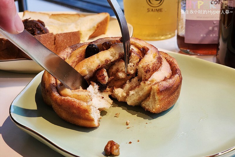 坐擁勤美誠品綠園道最美窗景的複合式選物咖啡店,集結S'AIME東京企劃皮件和咖啡餐飲,草悟道旁質感午茶甜點好選擇!