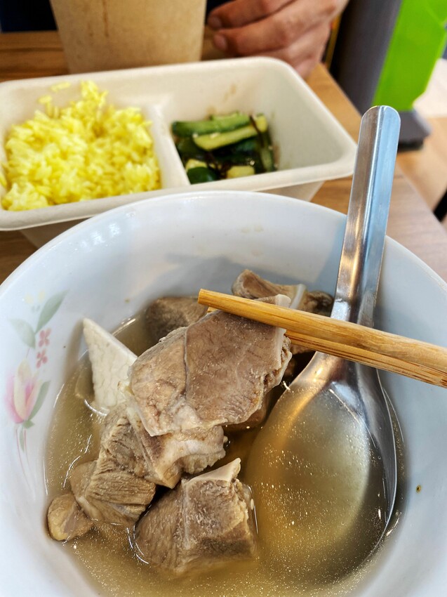 [台中北屯] 蒔補煲心湯專賣｜真材實料藥膳湯品專賣｜自製薑黃飯｜家傳的配方每日新鮮熬煮｜三款草本茶飲｜內附菜單 - 萍姐愛分享