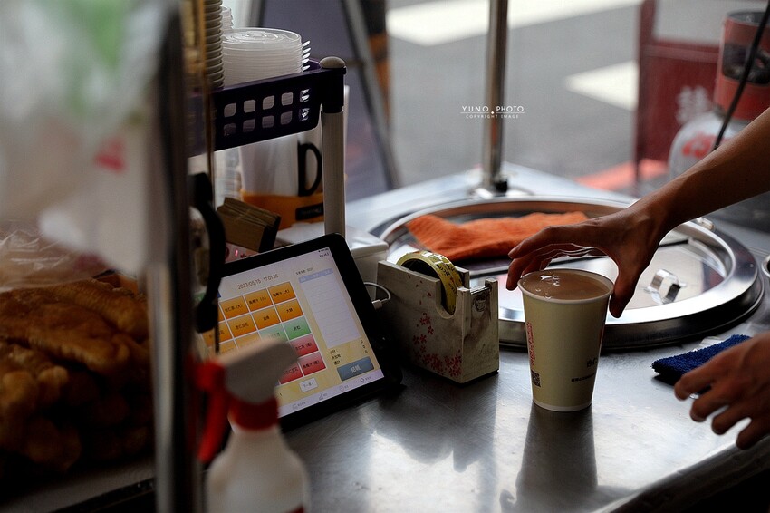 林阿波杏仁茶豆花｜傳承三代的古早味銅板美食！飄香近30年的在地傳統老店 來份杏仁茶與油條的完美下午茶組