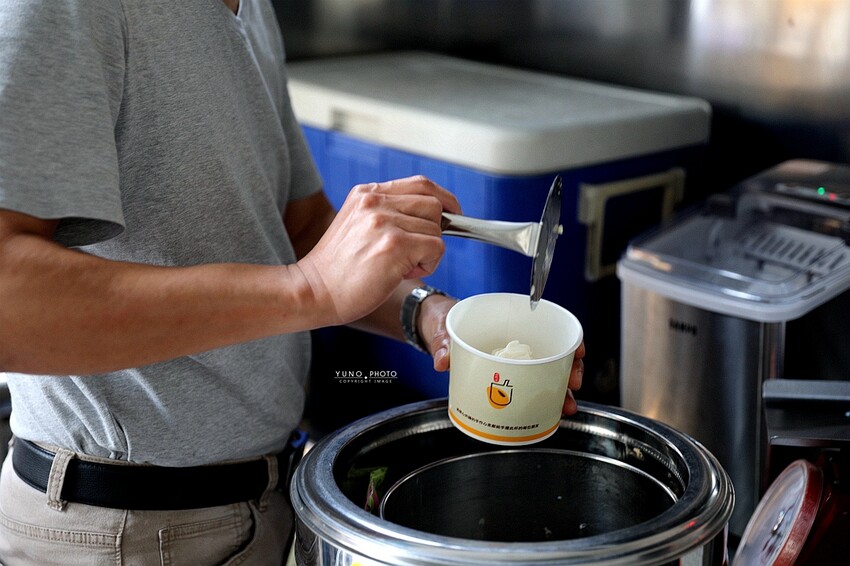 林阿波杏仁茶豆花｜傳承三代的古早味銅板美食！飄香近30年的在地傳統老店 來份杏仁茶與油條的完美下午茶組