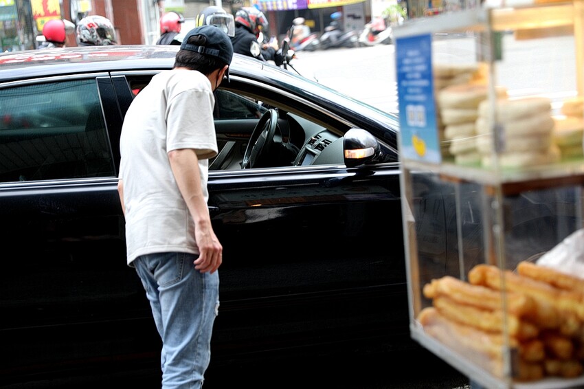 林阿波杏仁茶豆花｜傳承三代的古早味銅板美食！飄香近30年的在地傳統老店 來份杏仁茶與油條的完美下午茶組