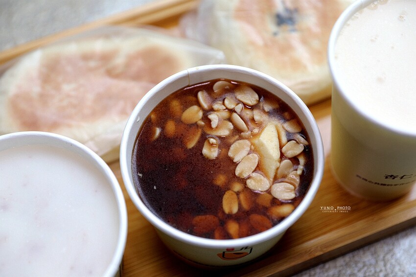林阿波杏仁茶豆花｜傳承三代的古早味銅板美食！飄香近30年的在地傳統老店 來份杏仁茶與油條的完美下午茶組