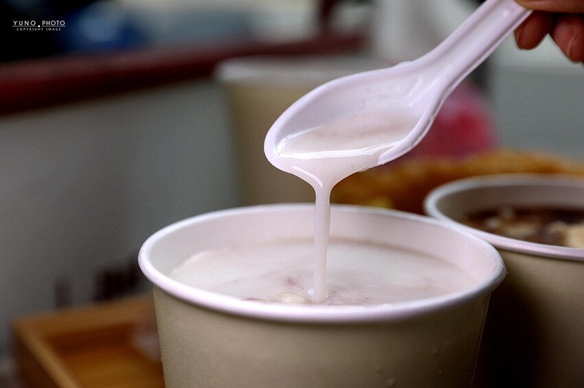 林阿波杏仁茶豆花｜傳承三代的古早味銅板美食！飄香近30年的在地傳統老店 來份杏仁茶與油條的完美下午茶組