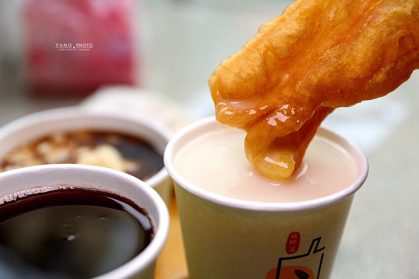 林阿波杏仁茶豆花｜傳承三代的古早味銅板美食！飄香近30年的在地傳統老店 來份杏仁茶與油條的完美下午茶組