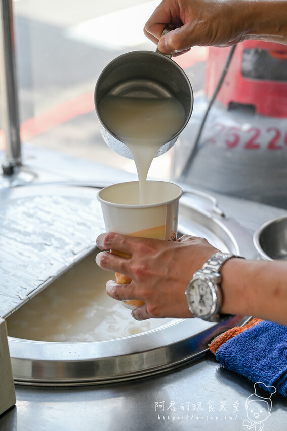 不只豆花，杏仁茶配油條更是對味｜豐原廟東銅板美食推薦