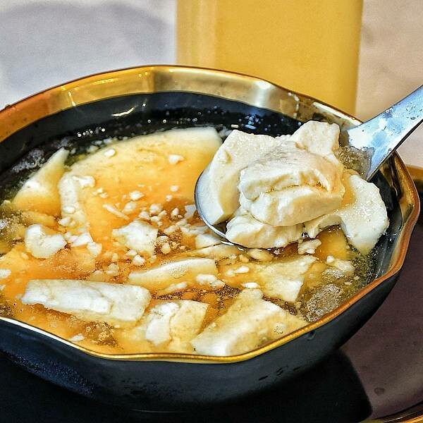 【台北中正】何家甜品鋪 公館汀州店 | 公館必吃雪花冰，口味多元冰品，糖廠秘製糖水，綿密塩滷豆花