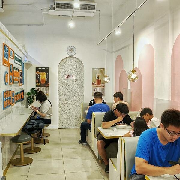 【台北中正】何家甜品鋪 公館汀州店 | 公館必吃雪花冰，口味多元冰品，糖廠秘製糖水，綿密塩滷豆花