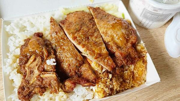 【板橋美食】恆香盛｜還沒用餐時間就大排長龍的超人氣排隊排骨飯