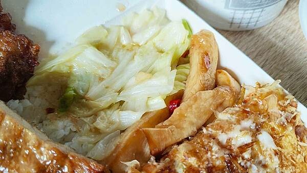 【板橋美食】恆香盛｜還沒用餐時間就大排長龍的超人氣排隊排骨飯