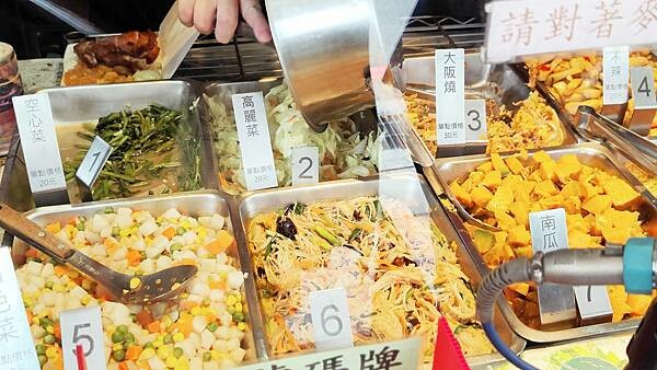 【板橋美食】恆香盛｜還沒用餐時間就大排長龍的超人氣排隊排骨飯