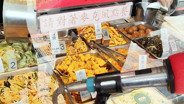 【板橋美食】恆香盛｜還沒用餐時間就大排長龍的超人氣排隊排骨飯