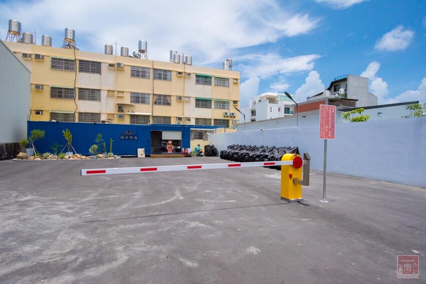 【臺南住宿】百坪獨棟villa民宿｜安平包棟住宿｜室外庭園泳池｜BBQ設施｜烹煮設備~~拾光旅宿世平二館 - 南人幫