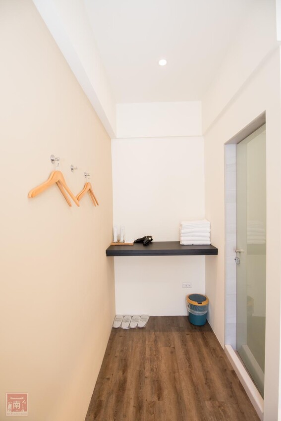 【臺南住宿】百坪獨棟villa民宿｜安平包棟住宿｜室外庭園泳池｜BBQ設施｜烹煮設備~~拾光旅宿世平二館 - 南人幫