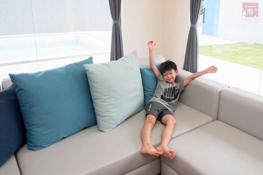 【臺南住宿】百坪獨棟villa民宿｜安平包棟住宿｜室外庭園泳池｜BBQ設施｜烹煮設備~~拾光旅宿世平二館 - 南人幫