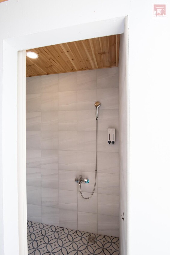 【臺南住宿】百坪獨棟villa民宿｜安平包棟住宿｜室外庭園泳池｜BBQ設施｜烹煮設備~~拾光旅宿世平二館 - 南人幫