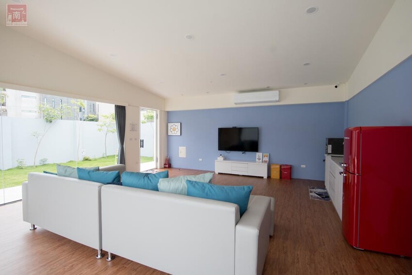 【臺南住宿】百坪獨棟villa民宿｜安平包棟住宿｜室外庭園泳池｜BBQ設施｜烹煮設備~~拾光旅宿世平二館 - 南人幫