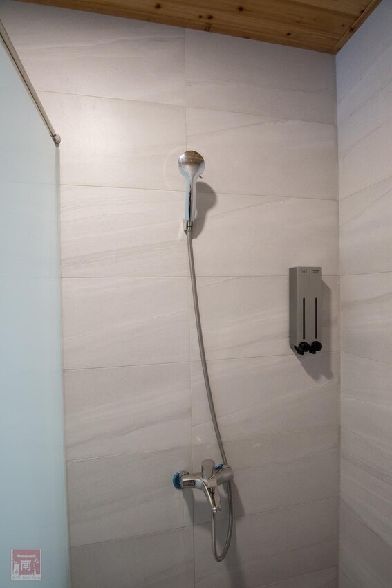 【臺南住宿】百坪獨棟villa民宿｜安平包棟住宿｜室外庭園泳池｜BBQ設施｜烹煮設備~~拾光旅宿世平二館 - 南人幫