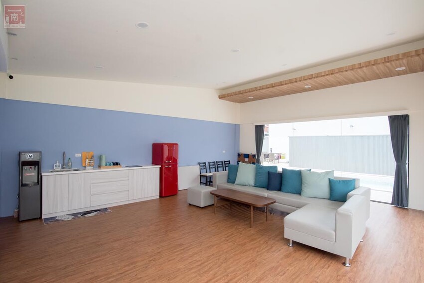 【臺南住宿】百坪獨棟villa民宿｜安平包棟住宿｜室外庭園泳池｜BBQ設施｜烹煮設備~~拾光旅宿世平二館 - 南人幫