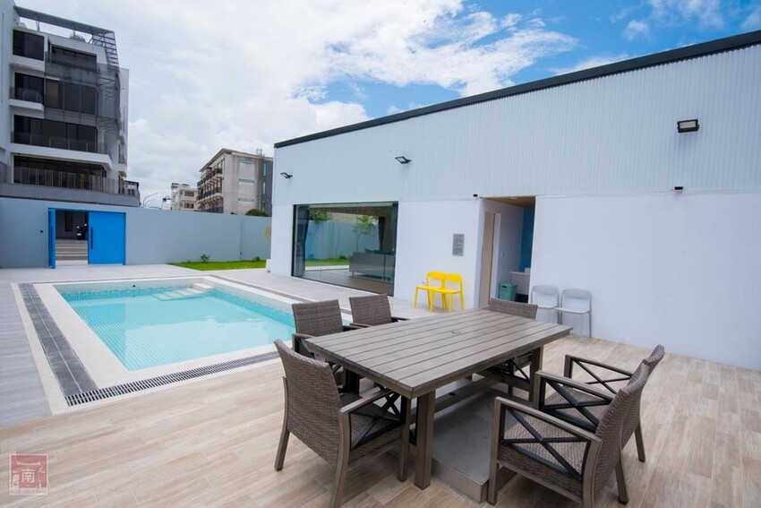 【臺南住宿】百坪獨棟villa民宿｜安平包棟住宿｜室外庭園泳池｜BBQ設施｜烹煮設備~~拾光旅宿世平二館 - 南人幫