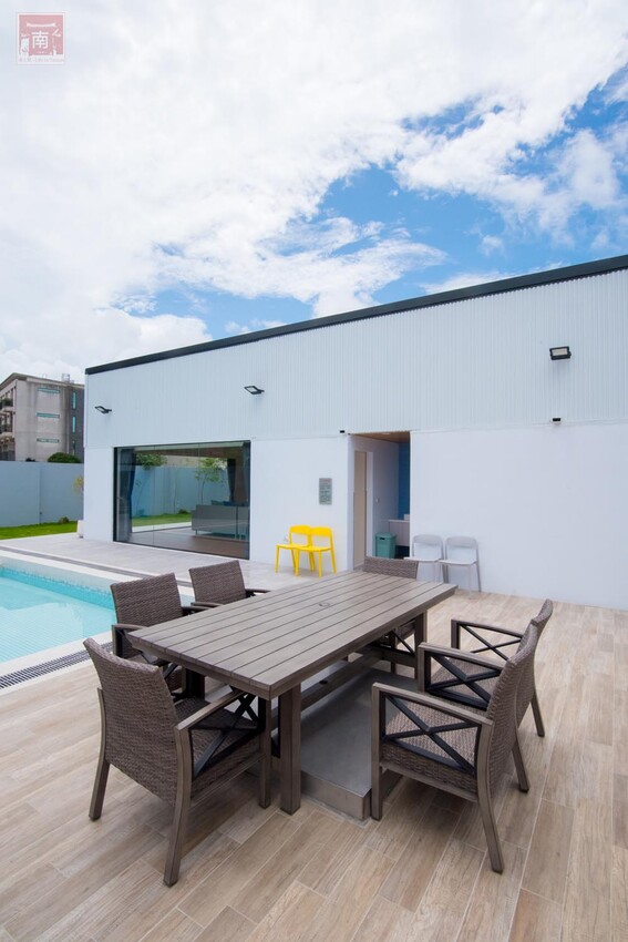 【臺南住宿】百坪獨棟villa民宿｜安平包棟住宿｜室外庭園泳池｜BBQ設施｜烹煮設備~~拾光旅宿世平二館 - 南人幫