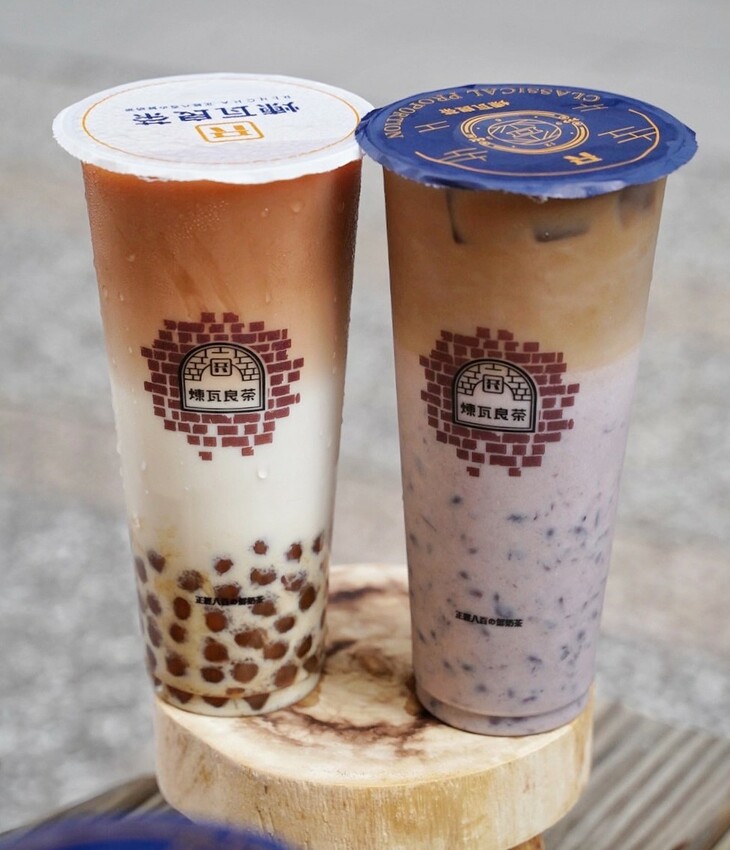 竹北手搖飲料店「煉瓦良茶」喝過都說讚！激推招牌「煉白玉紅茶拿鐵」，茶奶1:1比例，喝起來就是濃、醇、香，不愧是正經八百的鮮奶茶！竹北、園區下午茶外送首選推薦～ - 阿華田的美食日記