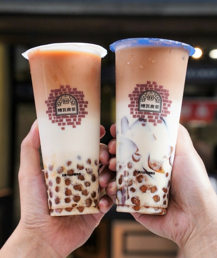 竹北手搖飲料店「煉瓦良茶」喝過都說讚！激推招牌「煉白玉紅茶拿鐵」，茶奶1:1比例，喝起來就是濃、醇、香，不愧是正經八百的鮮奶茶！竹北、園區下午茶外送首選推薦～ - 阿華田的美食日記