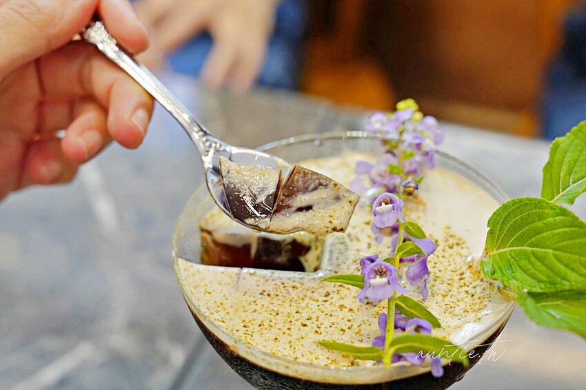 【台北】國父紀念館站｜Placeee 場所，復古優雅，開到兩點的深夜咖啡廳餐酒館