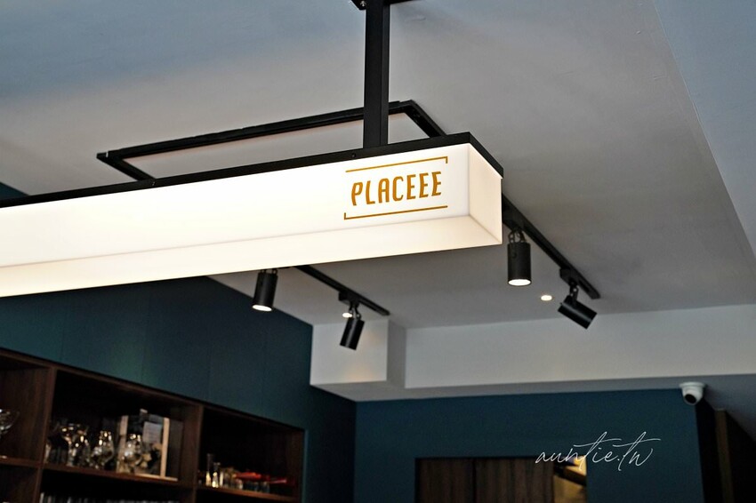【台北】國父紀念館站｜Placeee 場所，復古優雅，開到兩點的深夜咖啡廳餐酒館