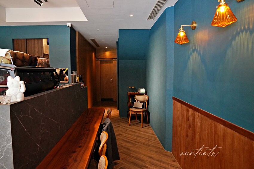 【台北】國父紀念館站｜Placeee 場所，復古優雅，開到兩點的深夜咖啡廳餐酒館