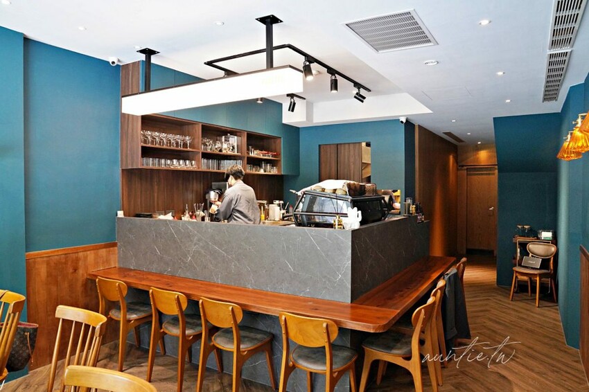 【台北】國父紀念館站｜Placeee 場所，復古優雅，開到兩點的深夜咖啡廳餐酒館