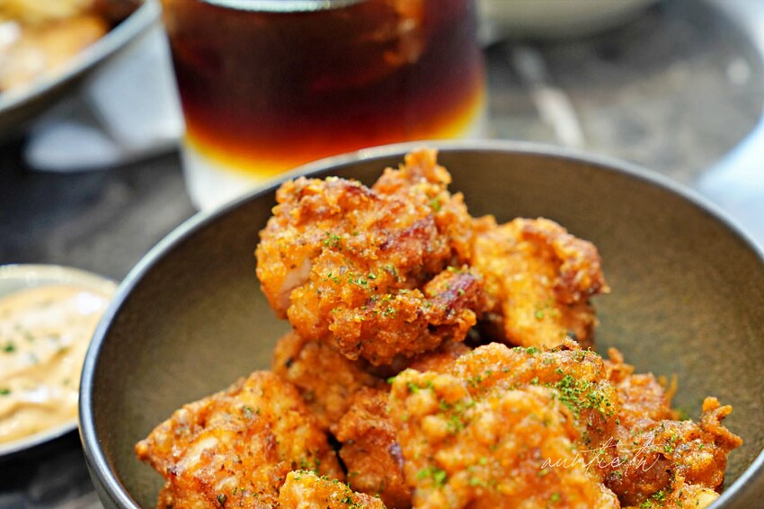 【台北】國父紀念館站｜Placeee 場所，復古優雅，開到兩點的深夜咖啡廳餐酒館