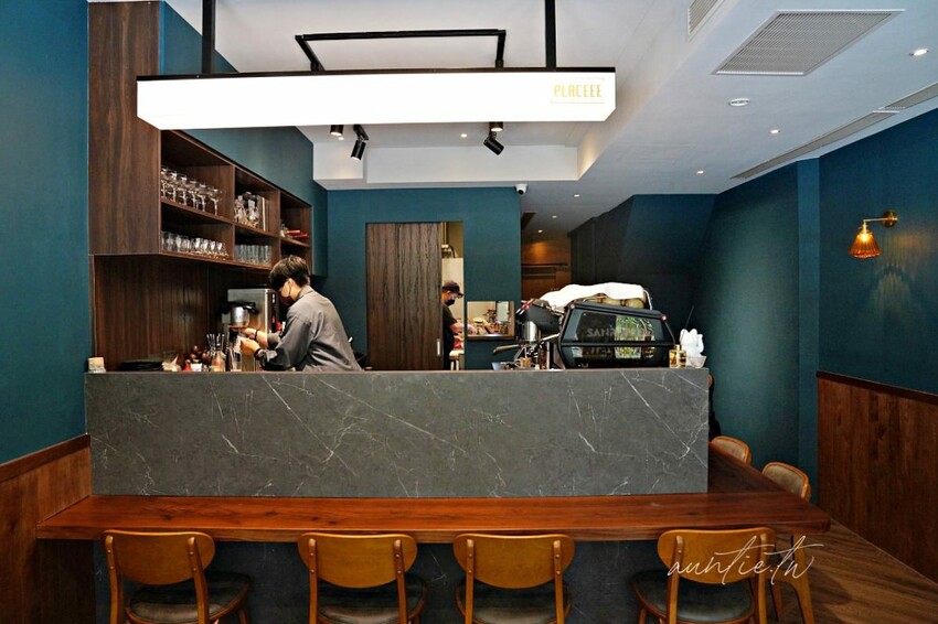 【台北】國父紀念館站｜Placeee 場所，復古優雅，開到兩點的深夜咖啡廳餐酒館