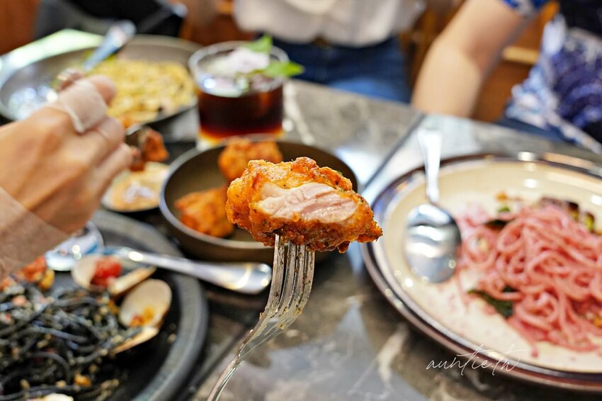 【台北】國父紀念館站｜Placeee 場所，復古優雅，開到兩點的深夜咖啡廳餐酒館