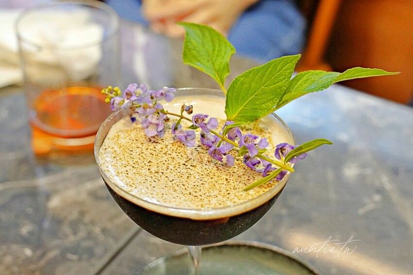 【台北】國父紀念館站｜Placeee 場所，復古優雅，開到兩點的深夜咖啡廳餐酒館