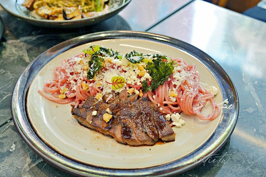 【台北】國父紀念館站｜Placeee 場所，復古優雅，開到兩點的深夜咖啡廳餐酒館