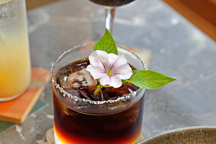 【台北】國父紀念館站｜Placeee 場所，復古優雅，開到兩點的深夜咖啡廳餐酒館