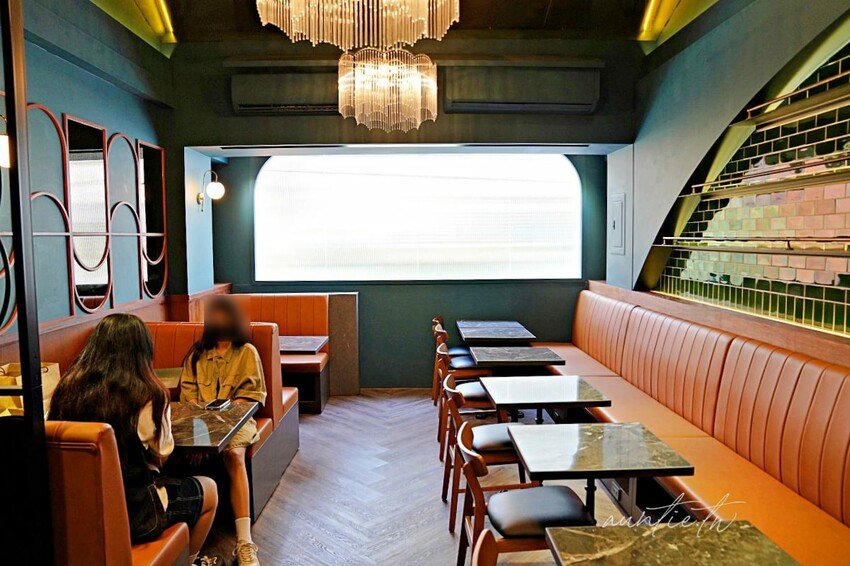 【台北】國父紀念館站｜Placeee 場所，復古優雅，開到兩點的深夜咖啡廳餐酒館